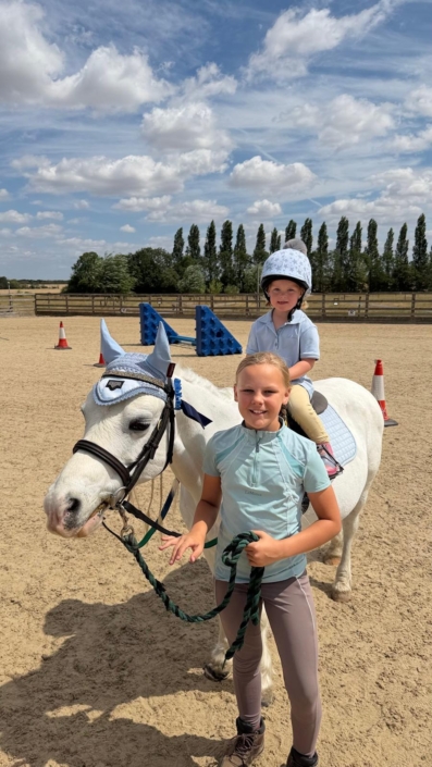 Clear Round 15cm Lara on Missy