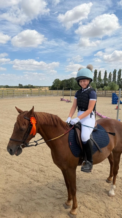 Clear Round 15cm Lola on Tommy