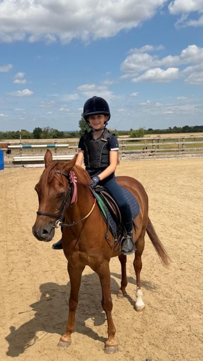 Clear Round 30cm Ellie on Tommy