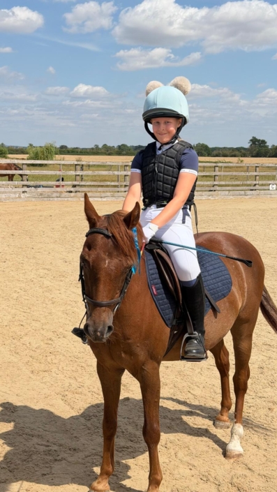 Clear Round 30cm Lola on Tommy