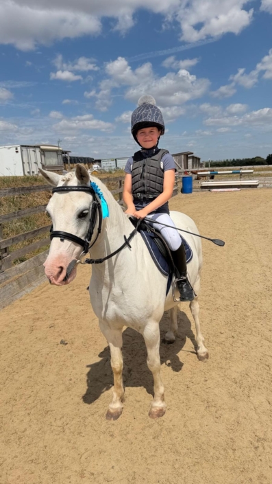 Clear Round 30cm Maddie on Thunder