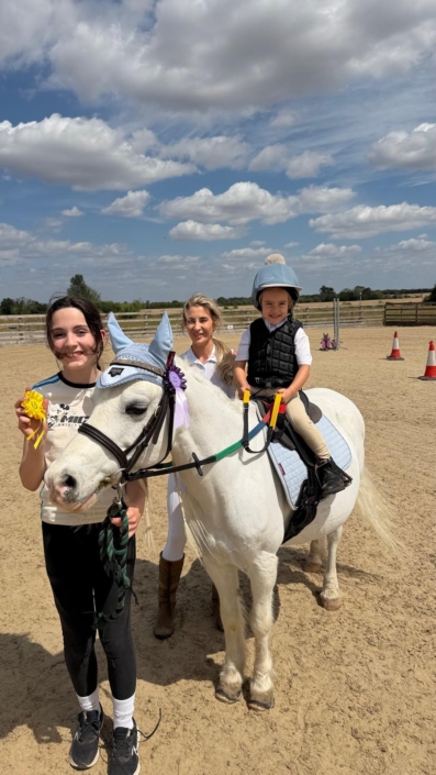 Clear Round 30cm Margot on Missy