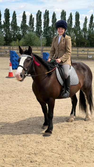 Clear Round 40cm Jess on Bella